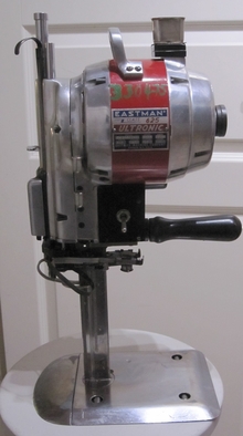 .Eastmann Pystyteräleikkuri